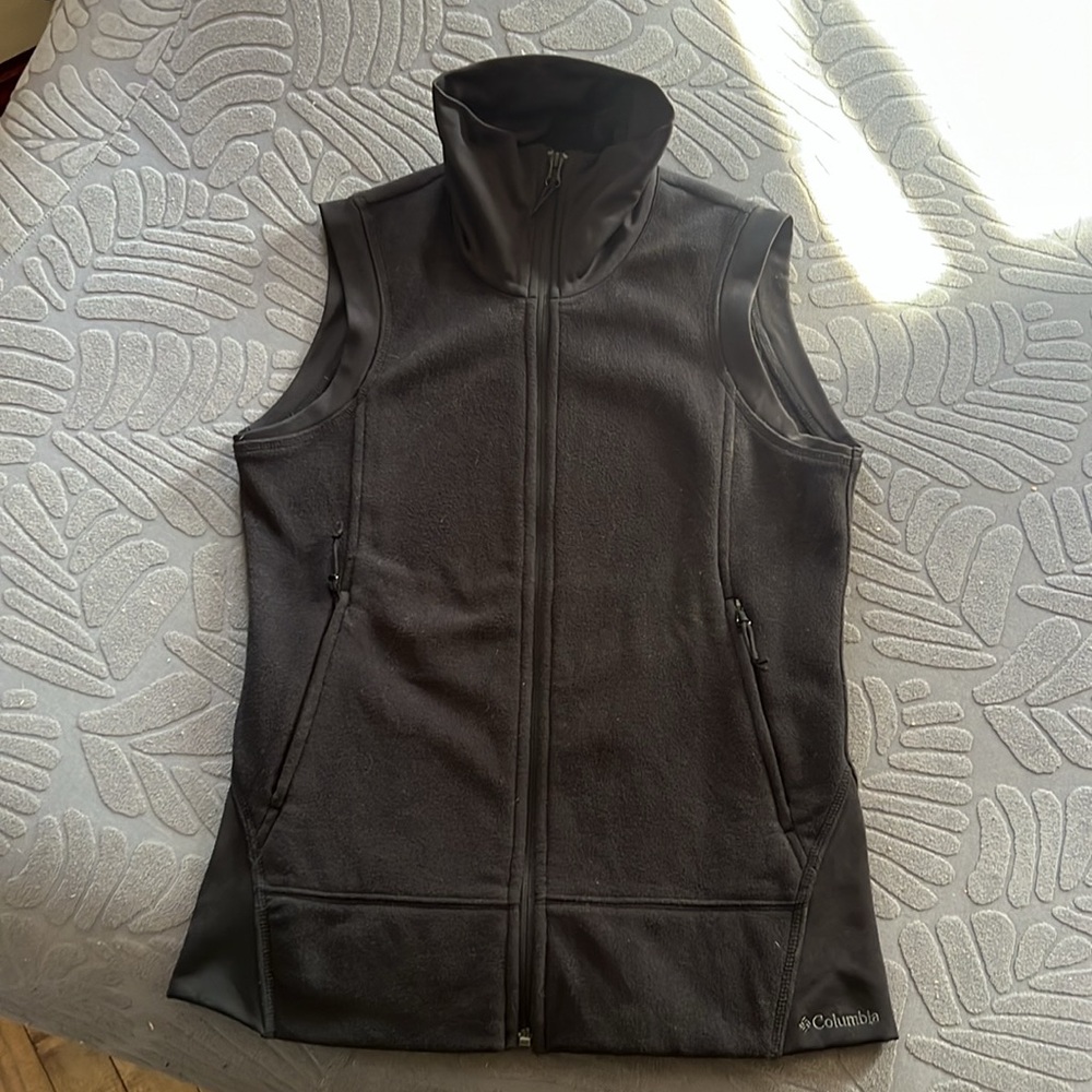 Columbia (WORN A FEW TIMES-NOT NEW- NO TAGS) Black Fleece Techy Trekker Vest